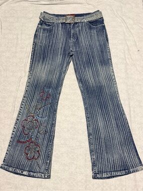 SOLO  Y2K Embroidered Flare Jeans Size 12 Acid Wash Belted Boho Wide Leg